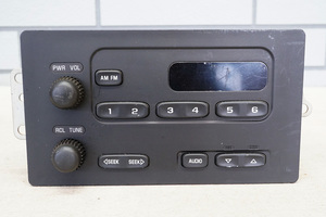 [ Junk ] GM original Car Audio AM/FM stereo tuner 15756185 used 03-07y silvered Sierra [VJ39273]