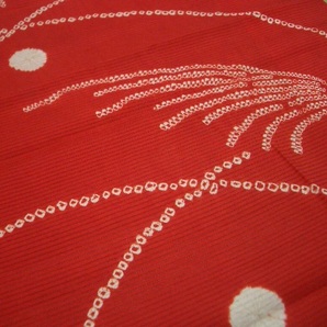 古布正絹絽はぎれ赤地に絞りのすすきと月 72㎝ アンティーク着物リメイクの画像1