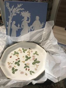 新品未使用　WEDGWOOD ウェッジウッドワイルドストロベリー プレート皿 大きめ　24センチ　送料710円　即決あり