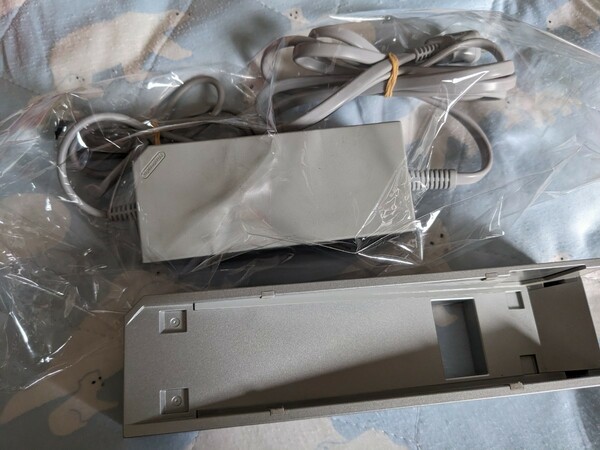 【希少】Wii ACアダプター　USA　アメリカ　米国　RVL-002　本体スタンド　任天堂 純正電源アダプタ　電源ケーブル
