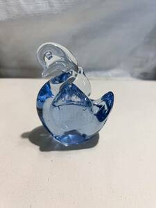 * glass made paperweight swan *B-105