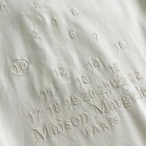 ◯59i17《未使用》定価¥64900 Maison Margiela メゾンマルジェラ 22SS カレンダーグラフィックロゴTee S ホワイト メンズ 半袖Tシャツ_画像4