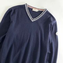 1i27《美品》MONCLER モンクレール Vネックニットセーター サイズM ネイビー メンズ 長袖 バージンウール トップス sweater ハイブランド_画像3