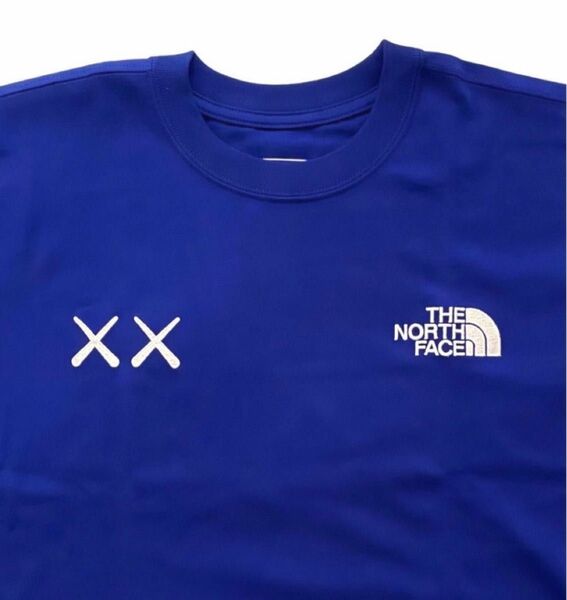 ノースフェイス × KAWS コラボ Tシャツ ボルトブルー Mサイズ