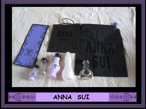 Популярные товары Annasui (Anasui) суммированы в бутылке для макияжа Lucky Bag и использования в магазине.