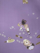 お仕立て上がり　1723　袷　洗えるきもの　小紋　薄紫　ひな祭り　Mサイズ　(レターパック不可）_画像3