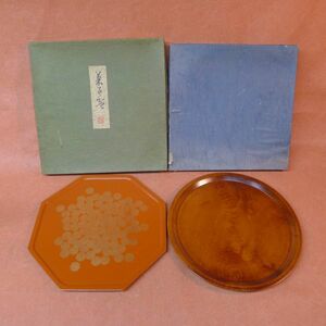 i126 菓子皿 八角形 金彩 漆器 サイズ:直径約24cm 高さ約2cm 直径約23.5cm 高さ約1cm/80