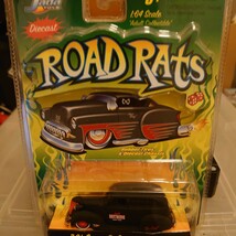 MDL 1/64 57 CHEVY SEDAN DELIVERY ROAD RATS ミニカー JADA TOYs (ジャダトイズ) (20101231)_画像1