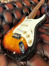 ●FENDER JAPAN ストラトキャスター EXCLUSIVE CLASSIC 60s 3Color サンバースト 2016年ダイナ楽器 パーツ欠品有●_画像2