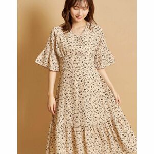 【tocco closet 】☆美品☆ くるみ飾り釦付きＶネックフラワープリントフレア切り替えワンピース