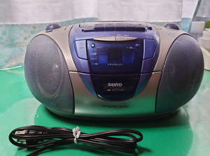 ジャンク品　SANYO CD ラジオ カセット レコーダー AM/FM 　PH-PR77　通電確認済み