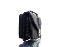 格安～ カイマン 2Ｗａｙ セカンドバッグ ブラック 新品 美品 本革 前面にクラウン（ヘッド）使用の迫力満点のバッグです。_画像4