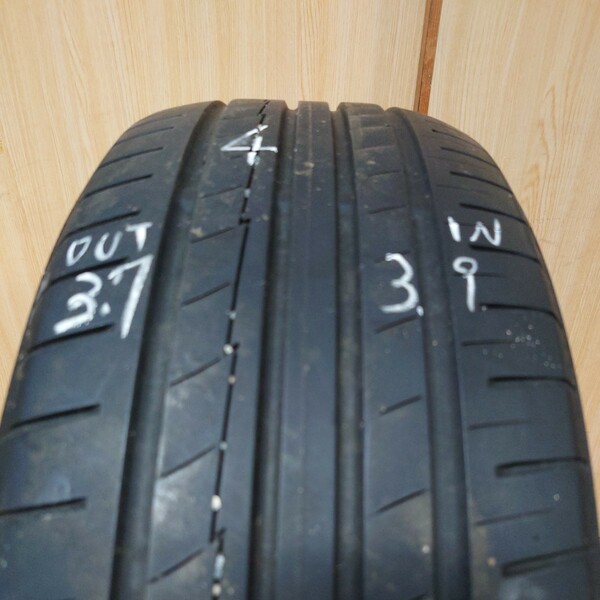 （中古5）ヨコハマ BluEarth-A 215/60R16 95H 17年製　IN・OUTあり　YOKOHAMA　ブルーアース