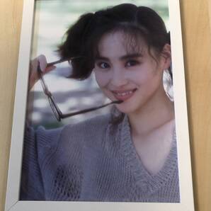 kj ★額装品★ 松田聖子 グラビア 貴重写真 A4サイズ額入り ポスター風デザイン メガネ アイドル 昭和レトロ 女優