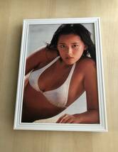 kj ★額装品★ 沢田和美 グラビア セクシー 透け ? 白ビキニ 貴重写真 A4サイズ額入り ポスター風デザイン 水着 美乳_画像1