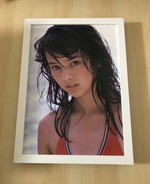 kj ★額装品★ 岡田奈々 グラビア セクシー ビキニ 貴重写真 A4サイズ額入り ポスター風デザイン 水着 アイドル 昭和レトロ