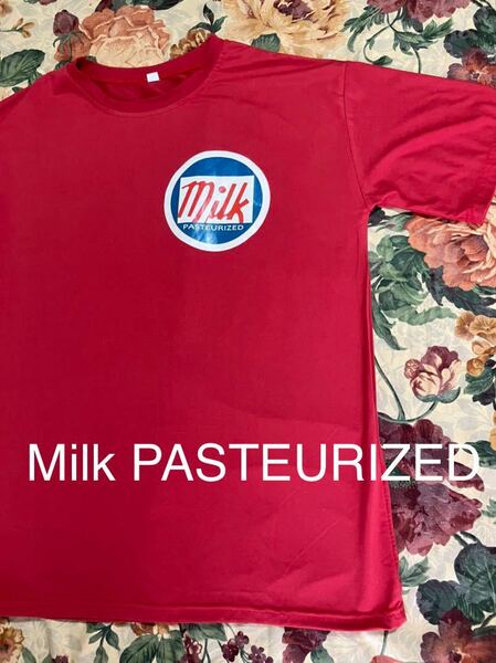 ティシャツ Tシャツ ★ Milk PASTEURIZED ★ 赤 エンジ 半袖 ミディアム 新品 カジュアル スポーティー