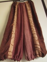 着物リメイク　正絹　ワイドパンツ　茶色とベージュしぼりが素敵 　新品羽織と縮緬生地　個性的なモンペ風パンツ　大きいサイズ_画像7