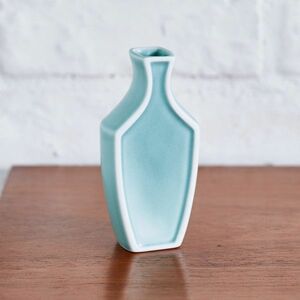 IZ54678S★ふちどり フラワーベース 青磁 マット シンプル ナチュラル 北欧風 磁器 花器 花瓶 日本製 インテリア ブルー