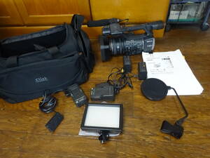 ソニーハンディカム　SONY HDR-AX2000 中古品