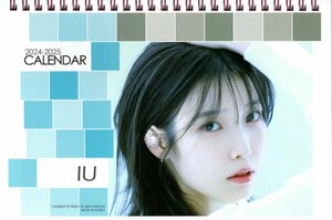 IU アイユー グッズ 卓上 カレンダー (写真集 カレンダー) 2024~2025年(2年分) + ステッカーセット [ピンク 卓上カレンダー] K-POP