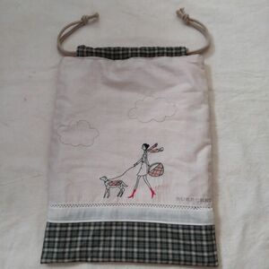 ハンドメイド　ポーチ　巾着　バーバリー　刺繍　ランチバッグ　犬　散歩　小物入　袋 給食袋 コップ入れ 体操着袋