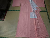 スワトウ刺繍が素敵なピンクの付け下げ（未使用品）裄６８cm　正絹　袷　紋なし_画像8