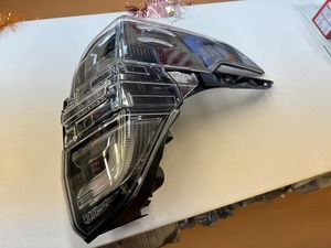 富山　ヴェルファイア 30系 後期 純正 右 テールランプ　R1149