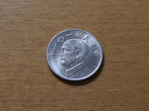 中華民国 5ニュー台湾ドル硬貨 5圓 2012年
