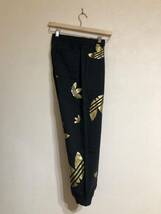 【新品】 adidas originals REF/MET PANT アディダス オリジナルス スウェット パンツ ボトムス トレフォイルロゴ 総柄 サイズS 黒 金 _画像7