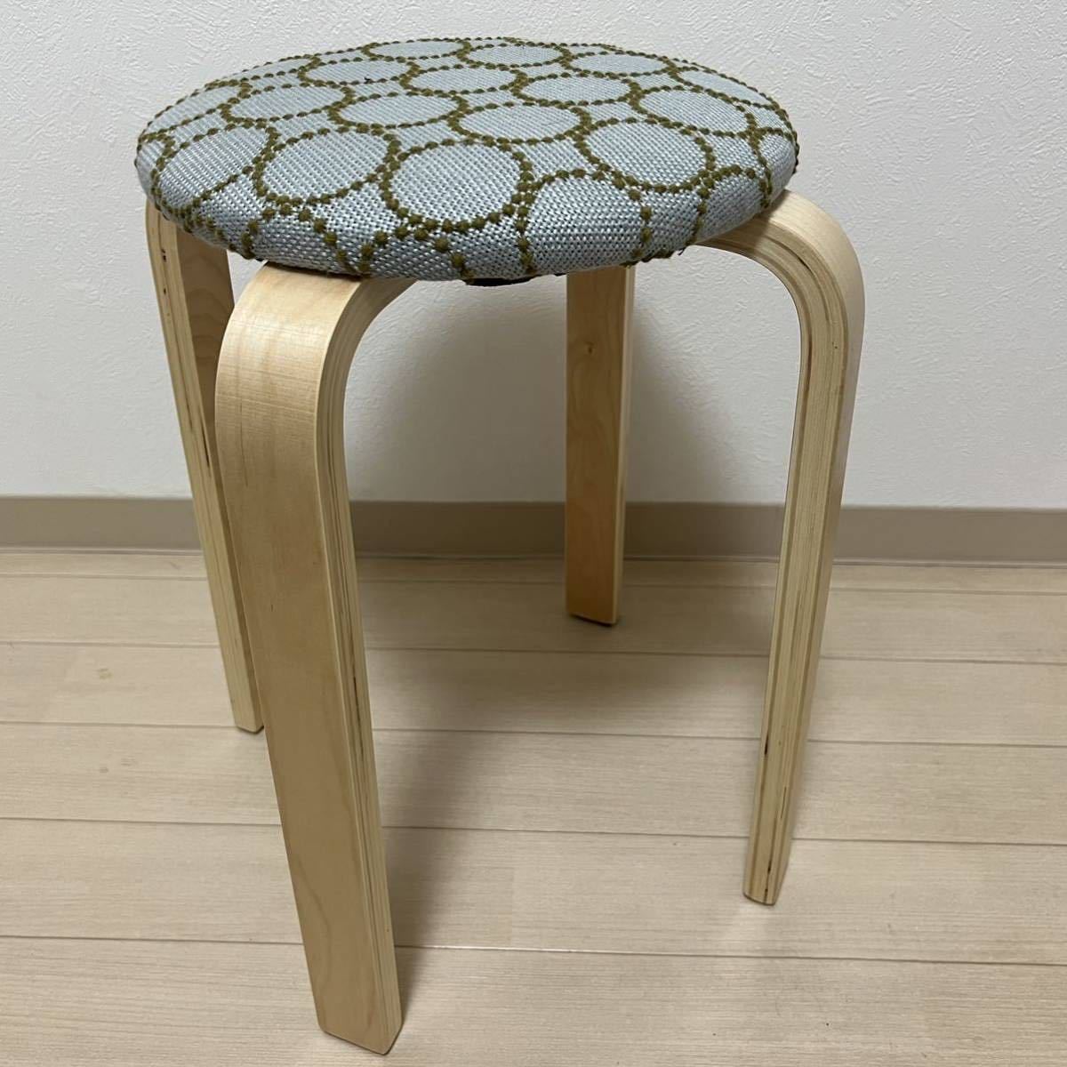 Mina Perhonen Taburete redondo de pandereta de madera [azul claro] Taburete apilable nórdico hecho a mano Minaperhone Silla de pandereta, muebles, interior, silla, heces