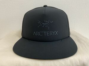 新品！アークテリクス ARC’TERYX ロゴ トラッカー フラット メッシュ キャップ BLACK