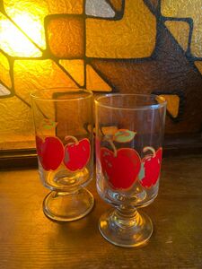 レトロポップ　花柄　足付き　りんご　アップル　グラス　コップ　佐々木ガラス　お花　昭和レトロ　アデリア　フルーツ