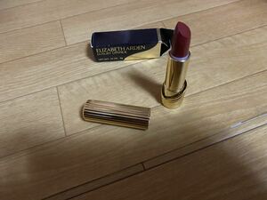 送料込み　ELIZABETH ARDEN LUXURY LIPSTICK CASSIS044 リップスティック エリザベスアーデン　未使用保管品