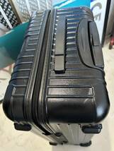 【即決/即納】！綺麗！後期モデル！RIMOWA リモワ SALSA 2輪 スーツケース TSAロック ブラック 黒 ディバイダー付き 851.63 本物 正規品_画像6
