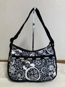 【極美品】最終特割 lesportsac レスポートサック ショルダーバッグ 花柄白黒 可愛い お洒落 激安！