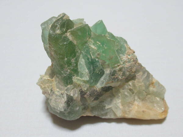 ■希少 1920年頃（大正時代）！ 盆景用 「緑水晶群晶」のような「緑透閃石」山を見立てた盆石 縦6.5cm、横8.2cm、幅4.8cm