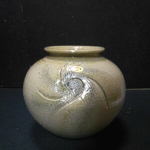 信楽焼 日本六古窯 花瓶 花器 壺 櫛目渦花瓶口直径 約13cm 高さ 約21cm 箱付き