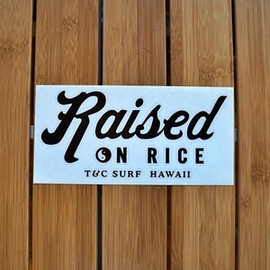 ハワイ T&C Surf Designs Raised ON RICE ステッカー アロハ Hawaii ハワイ雑貨 アメ車 アメリカ 北米トヨタ 北米日産 北米 HDM