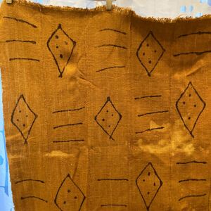 ハンドクラフト マリ共和国 泥染 マルチカバー(大) ボゴランフィニ 黄土色系 アフリカ 布 雑貨