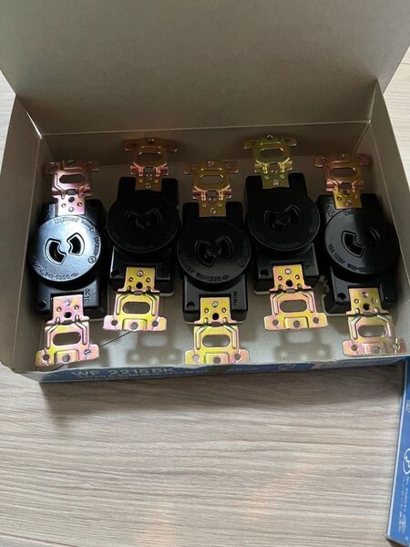 2P15A引掛埋込コンセントBWF2215BK パナソニック 1箱