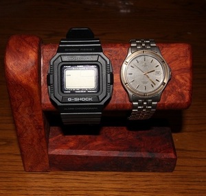 腕時計スタンド（材質：花梨瘤）サイズ：134Ｗ×50ＤＸ116Ｈ（318ｇ）