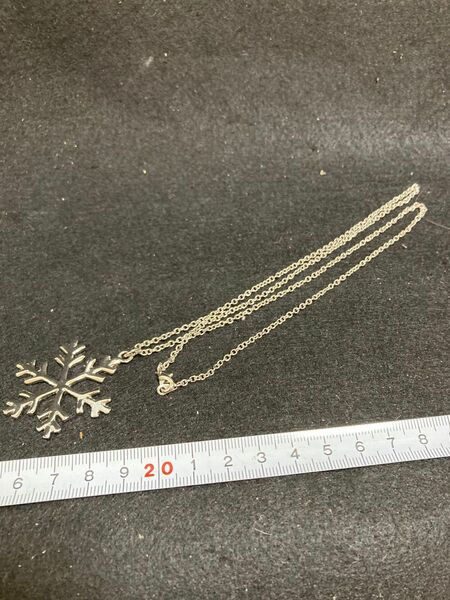 5/6（31）【未使用】雪の結晶　シルバーカラー　ロングネックレス　ネックレス　60cm レディースアクセサリー