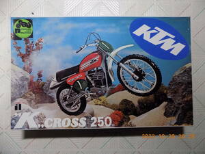 KTM ”K” CROSS 250cc (PROTAR 1/9 SCALE )