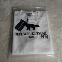 MAISON KITSUNE メゾンキツネ 刺繍ロゴ　フォックス ダブル刺繍ロゴ糸コラボプルオーバー スウェットシャツ Mサイズ 新品 未使用_画像6