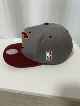 新品 Mitchell & ness ミッチェルアンドネス NBA クリーブランド キャバリアーズ CAVALIERS NEW ERA キャップ 帽子 スナップバック ロゴ_画像3