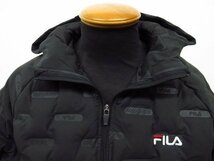 y2312 極美品 FILA ヒーティングエンボス中綿ジャケット　Mサイズ　ブラック×ロゴ　メンズ　アウター　フィラ_画像2