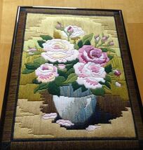 【北欧雑貨スウェーデン】ヴィンテージ◆ハンドメイド・ロング刺繍額◆美しいバラの花束のモチーフ◆硬質プラスティック額_画像10