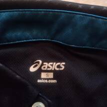 美品！　アシックス　ASICS　半袖シャツ　サイズＳ　ボタンダウン　光沢ネイビー×透かし柄　ややストレッチ　しなやか　速乾薄手生地_画像8