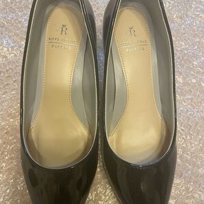 ロペピクニック 黒エナメルパンプス